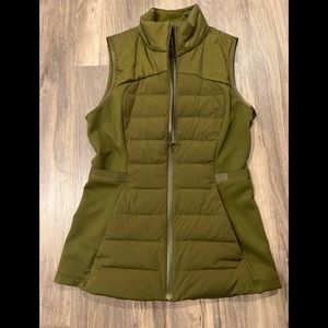Lululemon down for it a vest sz 6
